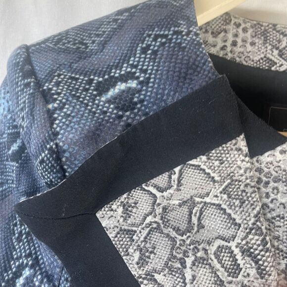 BCBGMaxAzria Edward Black/Blue/White Snake Print Zip Front Blazer Sz M - Picture 6 of 11